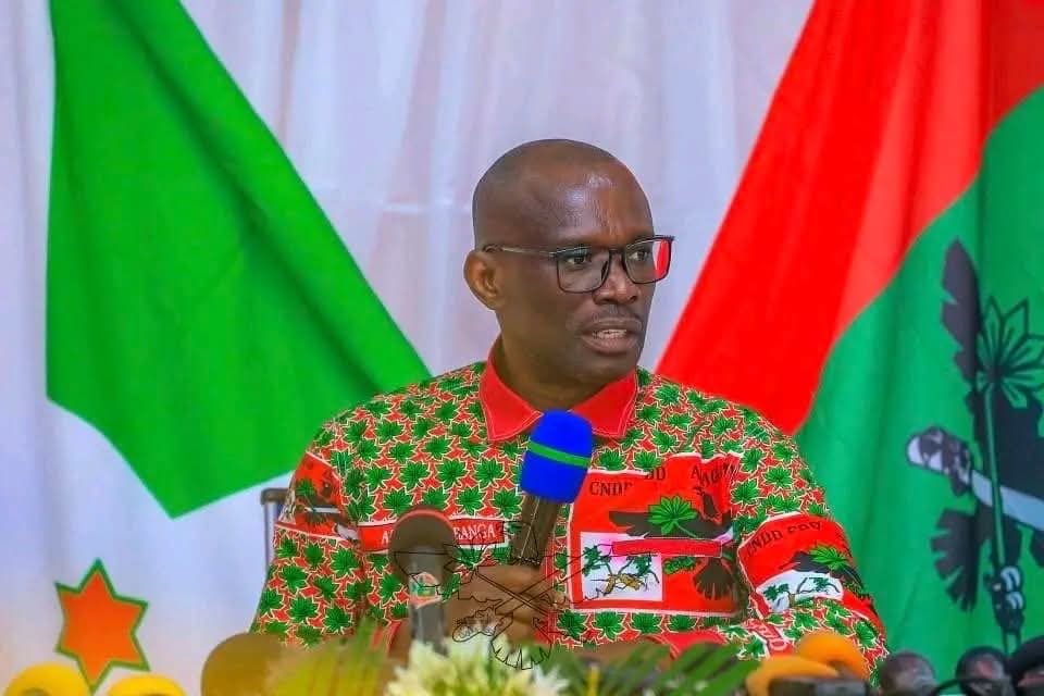 Sécurité : « La frontière de Gatumba sera ouverte en même temps que celles avec le #Rwanda », a déclaré  <a href="/R_Ndikuriyo/">Ndikuriyo Révérien</a>, répondant à une question sur l’éventualité de négociations en vue de la réouverture de la frontière entre le #Burundi et la #RDC via Gatumba.<a href="/iwacuinfo/">IWACU Burundi</a>