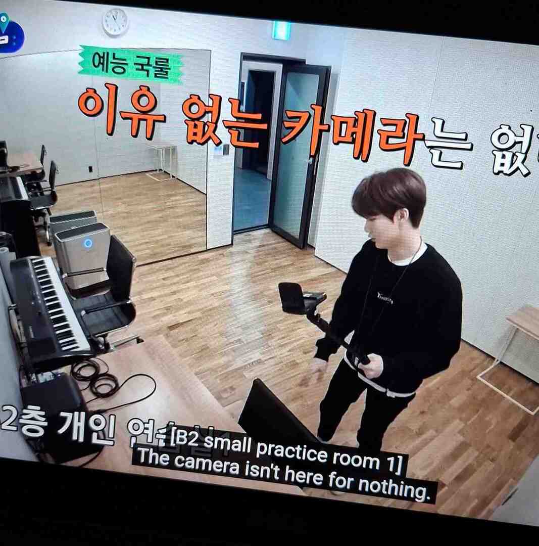 Teume! Kalian masih inget ini gak? Pernah rame gara² junkyu gak ada di pantulan kaca😭😭😭😭