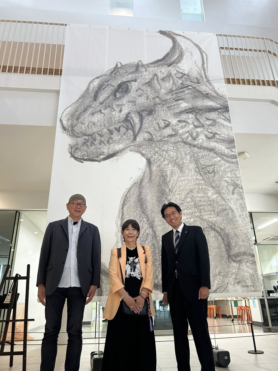 tanabe_kazuki's tweet image. 郷土が生んだ偉人、特撮美術監督・井上泰幸氏。

本日1月2日は「ウルトラQ」放送開始から60周年の節目の日。第1話の「ゴメスを倒せ」は、古賀市出身の井上氏が特撮美術を手掛けた作品です。

これからも古賀市はまちづくりの一環として特撮文化振興に取り組んでいきます。

#古賀市 #特撮 #ウルトラQ