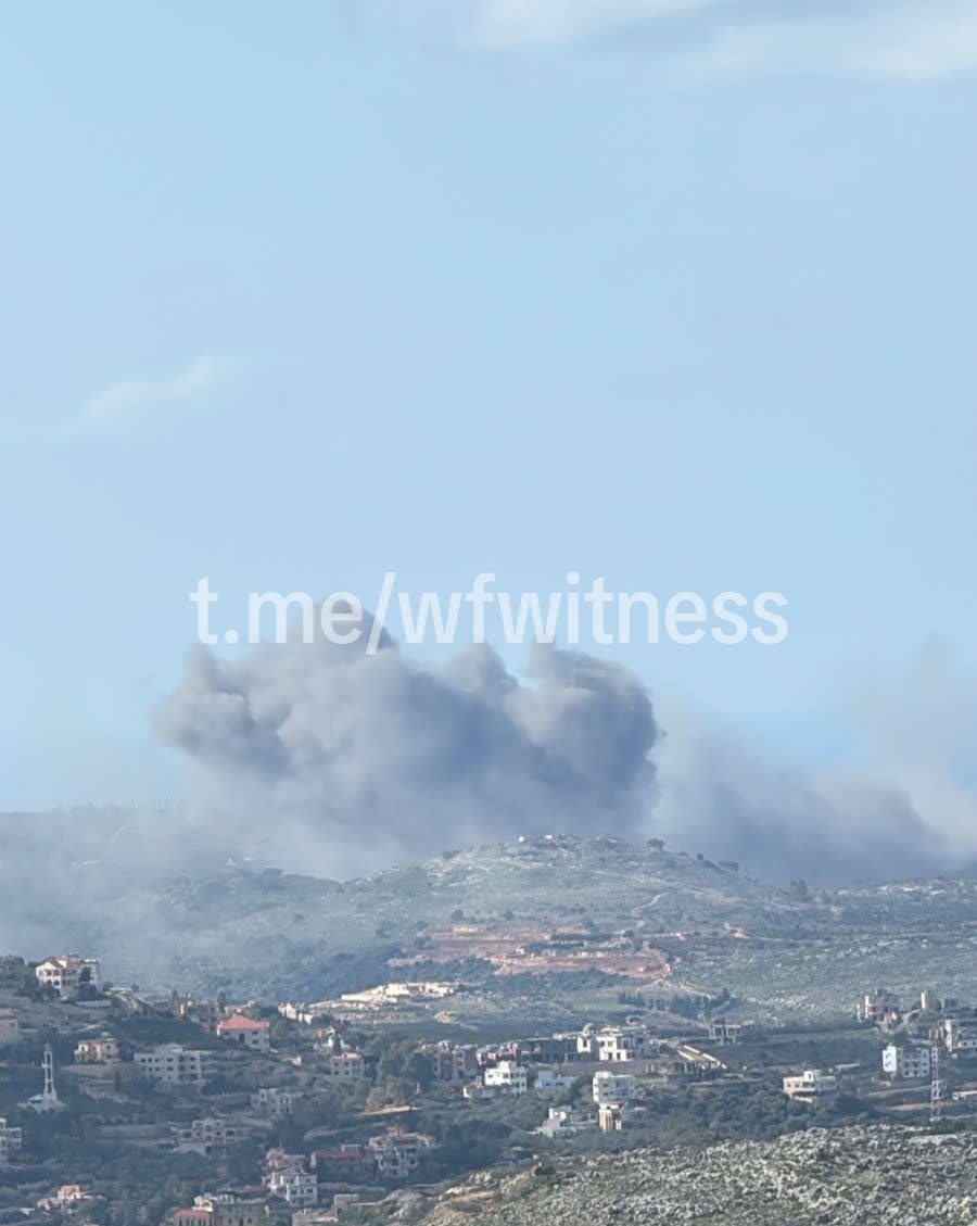 WarFrontWitness's tweet photo. ⚡️🇮🇱🇱🇧 Separate airstrikes conducted by Israel targeted Ansar, southern Lebanon. https://t.co/Rmbi9Su236