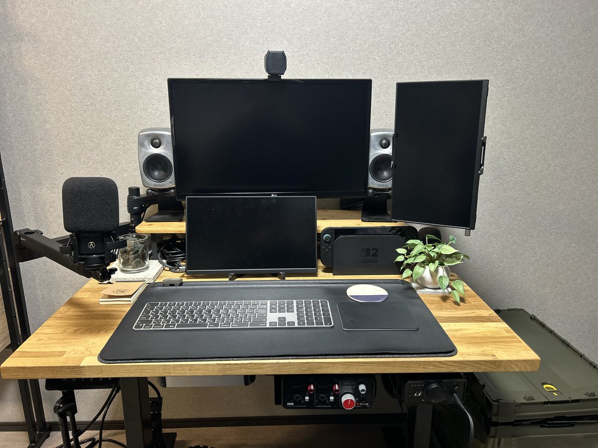 (；´・ω・)ｵﾂｶﾚｻﾏﾃﾞｽ

とりあえず引越し作業ひと段落しました
まだダンボールは残ってますが…

前ゴリ部屋より狭く、収納も少ないため断捨離しないとダメそうです💦