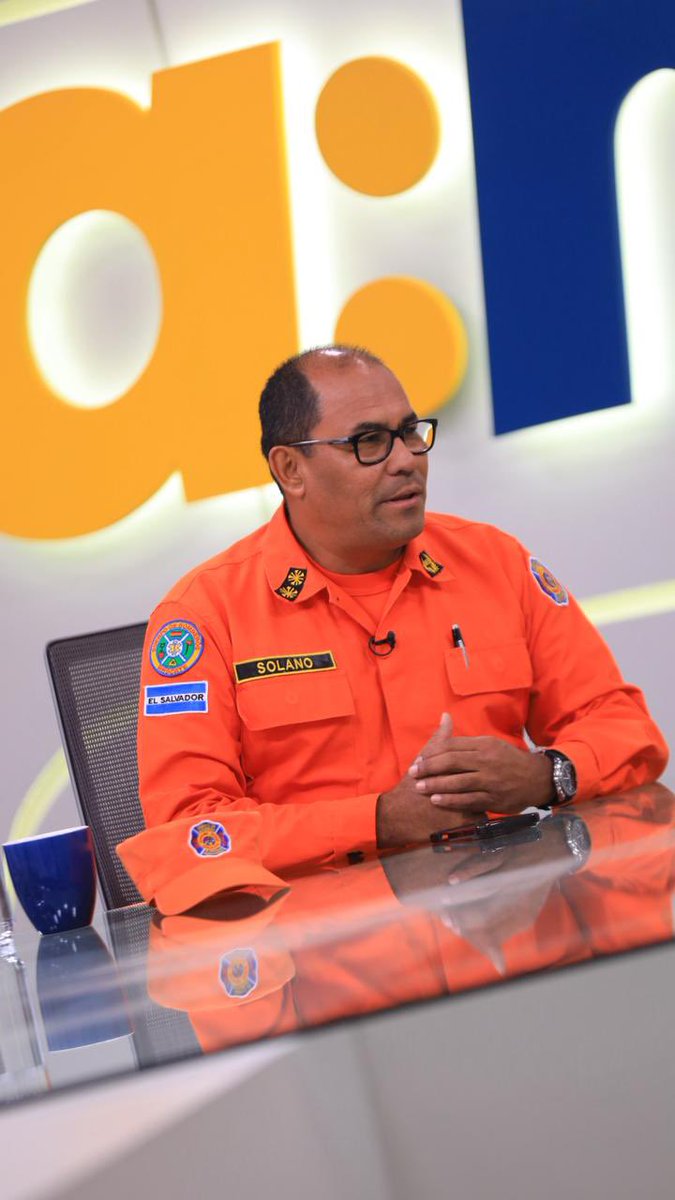 El director de @BomberosSV, Baltazar Solano, destaca el trabajo que el  Presidente @nayibbukele ha realizado en beneficio de la institución.