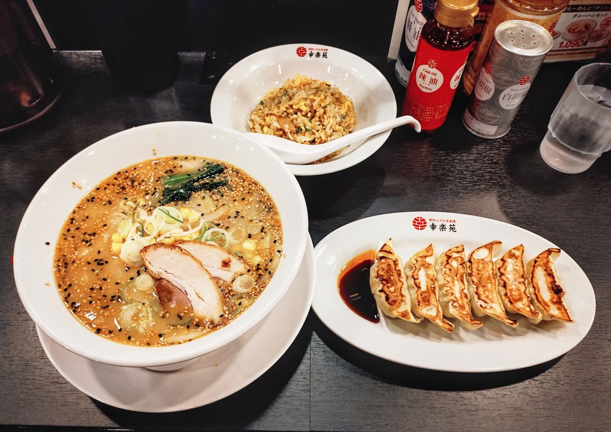 Type10Ak's tweet image. 宮城県大崎市古川、幸楽苑古川バイパス店。

ごま味噌ラーメンミックスセット1,290円。

この値段でここまで食べさせてくれるんだから凄いよなぁ。