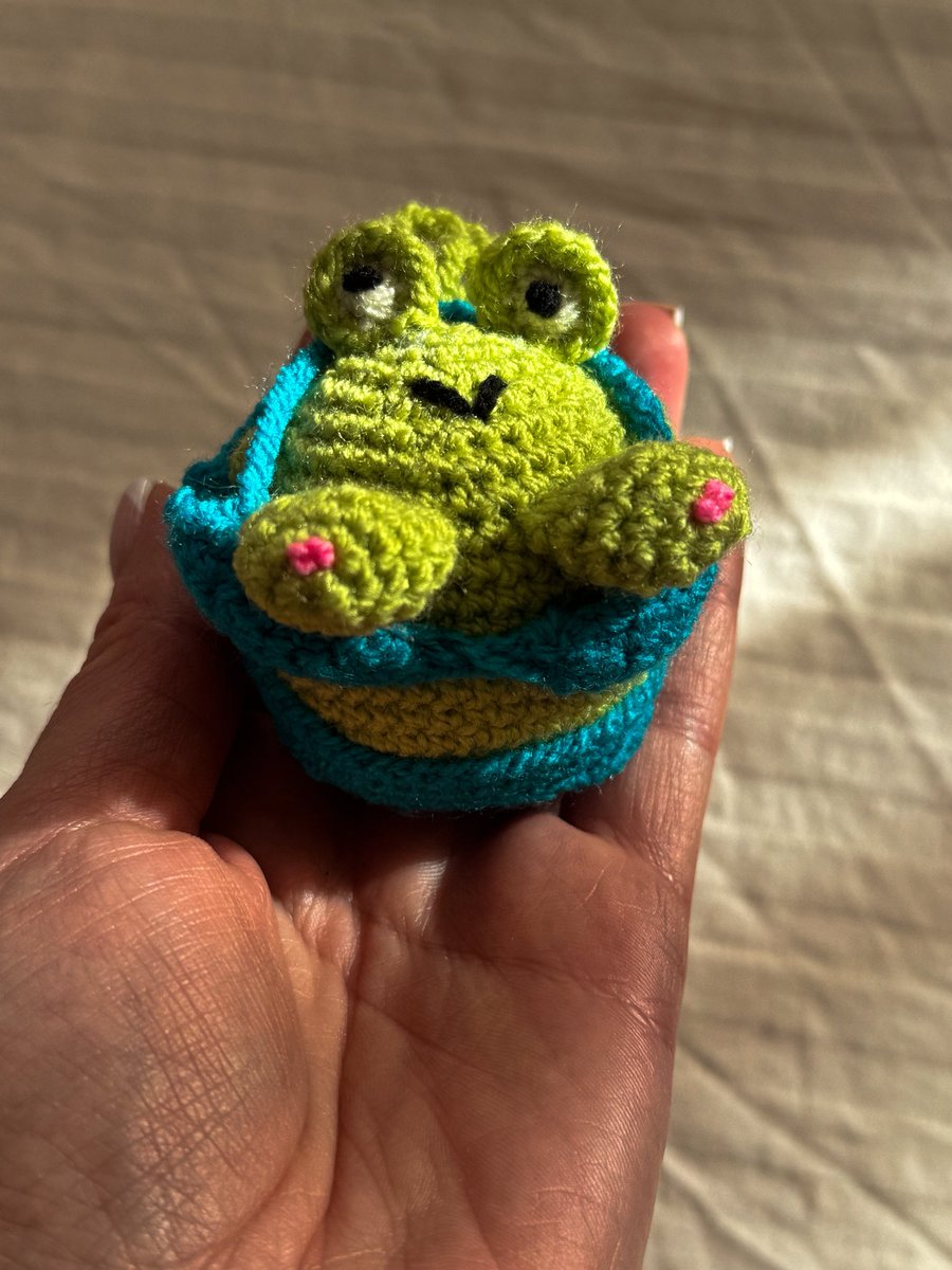 Добрий день, твітер 
До половини не вистачає 8.000 
Хто після нового Року має трохи грошей? 
Долучайтесь 
Хтива фотка😂