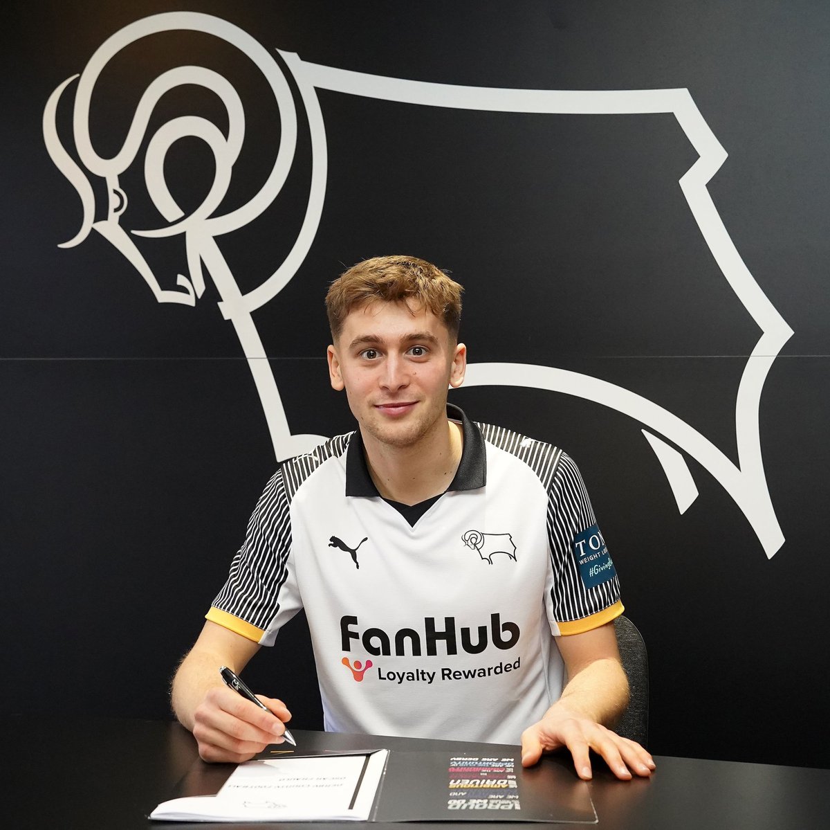 Derby have officially announced the signing of Oscar Fraulo!

We were joined by the very knowledgeable <a href="/RosteboJr/">Rodney</a>, who watched him for 2 years at Utrecht, to tell us what to expect from our new man!

Listen below 🐏 #DCFC

🔗 pod.fo/e/3715cf
📽️ youtube.com/live/hHPM8-ney…