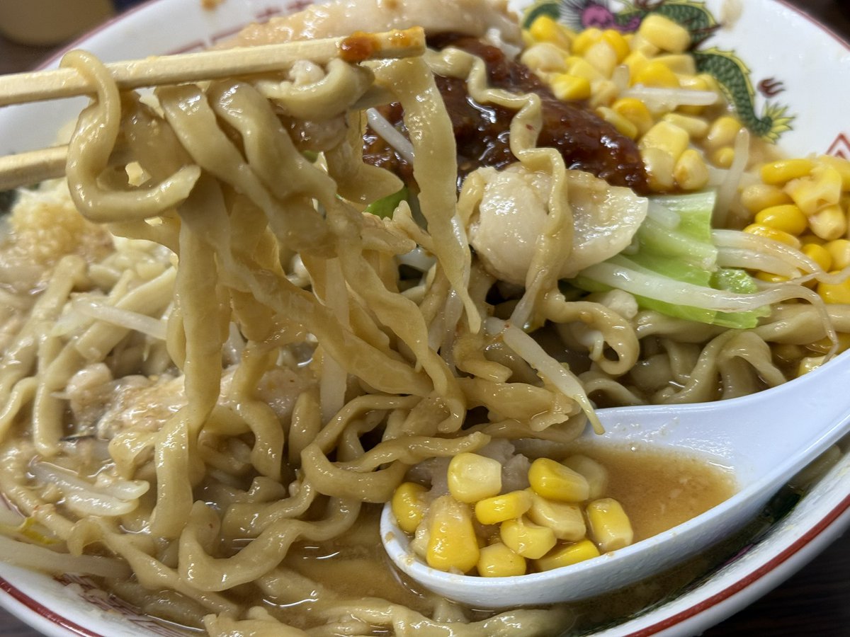 ad_motsu's tweet image. 全人類、関内二郎の味噌を食べて欲しい
一口目に感じる甘みがいつもの二郎よりも際立ってて、それを味噌が引き立ててるんです。ニンニクはない方が邪魔しないで美味しいんじゃないかってぐらい。…