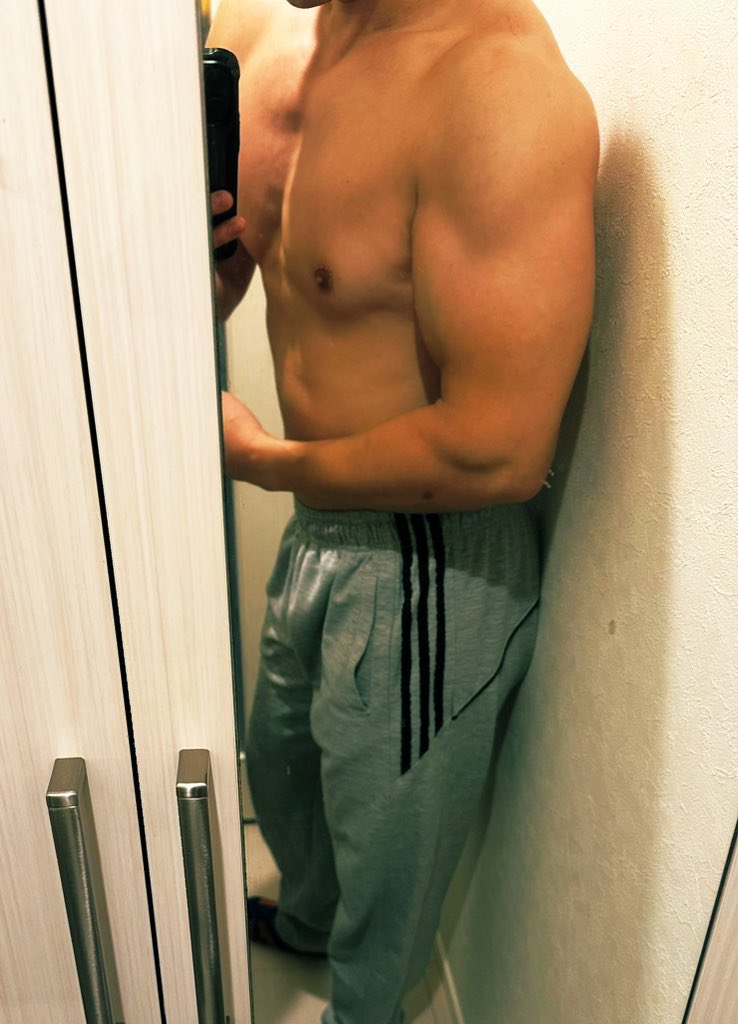 hiro_nagoya03's tweet photo. 明けましておめでとうございます！

今年も仲良くしてくださる方よろしくお願いいたします😆

#裏垢男子 #裏アカ男子
#裏垢女子と繋がりたい 
#裏アカ女子と繋がりたい 
#名古屋 #愛知 https://t.co/6JoHweFJvY