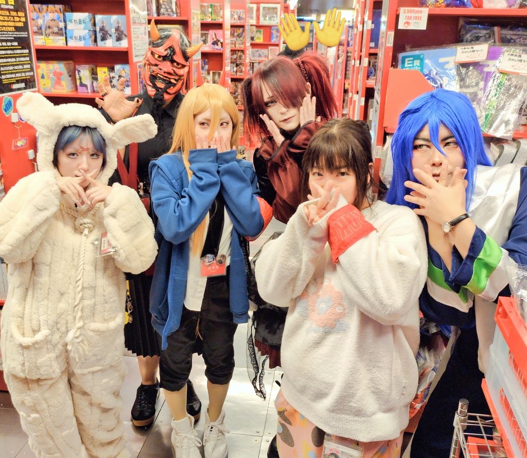 ＃うめだらけ本日のコスプレスタッフ
本日、まんだらけコスプレデー3日目です！！
本日も皆様のご来店お待ちしてます☺️
#うめだらけ　#梅田　#まんだらけ
#コスプレ　#cosplay
＃まんだらけコスプレデー
youtu.be/-yNRYgwD16o