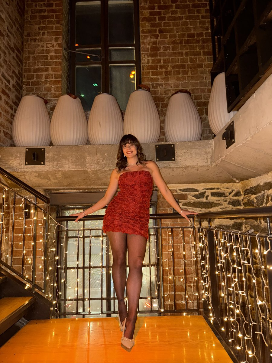 Καλή χρονιά 🥂 
Να είναι ένα απλό , αληθινό και με ανθρώπους που αξίζουν 2026 🤍