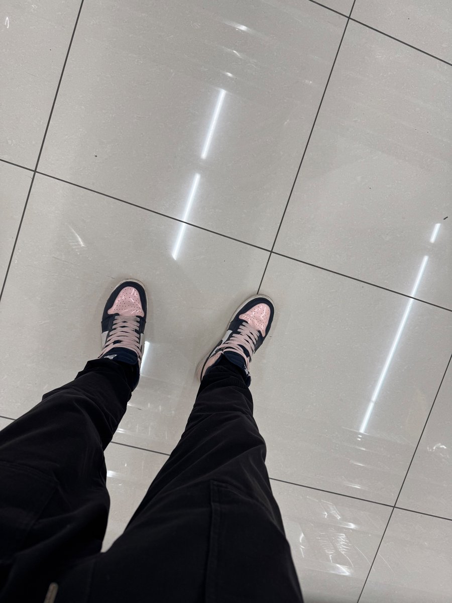 sneaker like tweet media