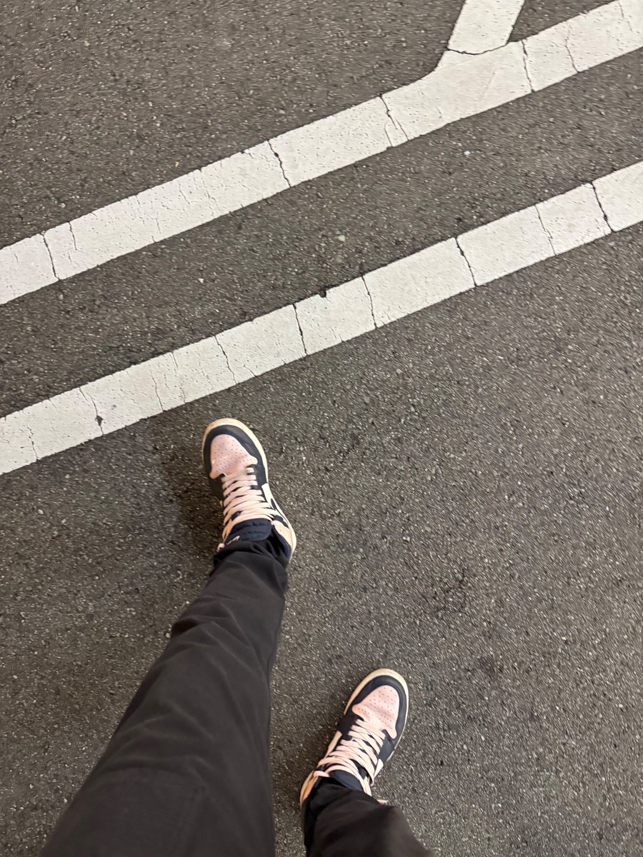 sneaker like tweet media