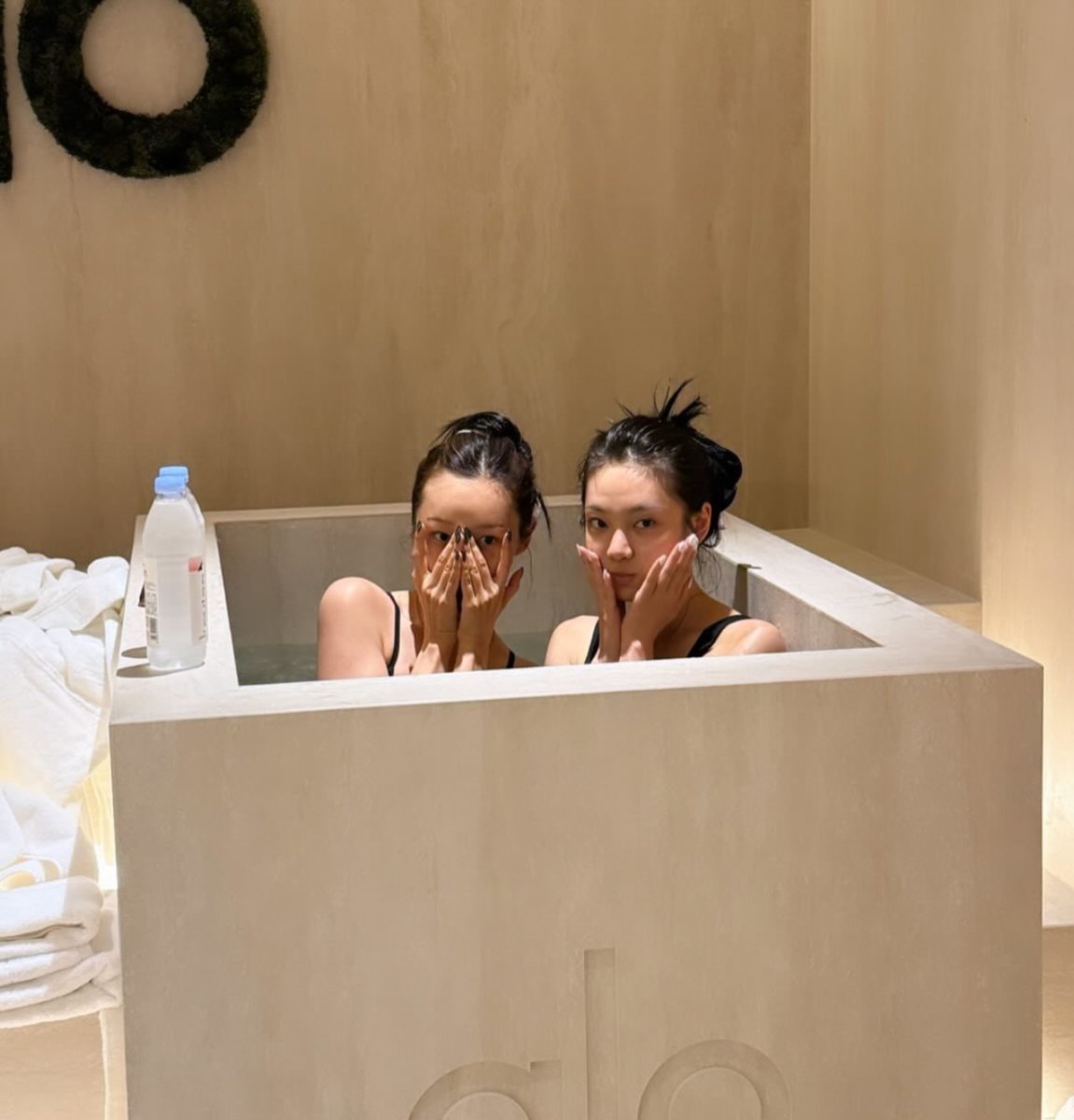 kimhamgi's tweet image. 너의 2025년에는 쿠퍼랑 닝닝이 있구나