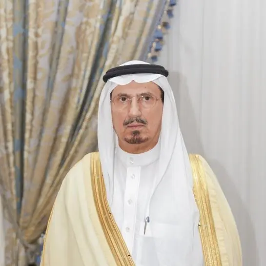 THEWOLFOFTASI's tweet image. 🔴 هذه قصة رجل الأعمال هيف القحطاني..
 
عنده برج مكتبي يعمل فيه عدد كبير من الموظفين التابعين له، فعرض عليه مستشاروه فكرة تأجير هذا البرج بالكامل بعقد إيجار مغري 💸

سألهم: طيب والموظفين؟ 

قالوا: نقفل النشاط ونسرحهم لأن عائد التأجير أكبر!!

رد بغضب ورفض هذه الفكرة وقال:
لا والله…