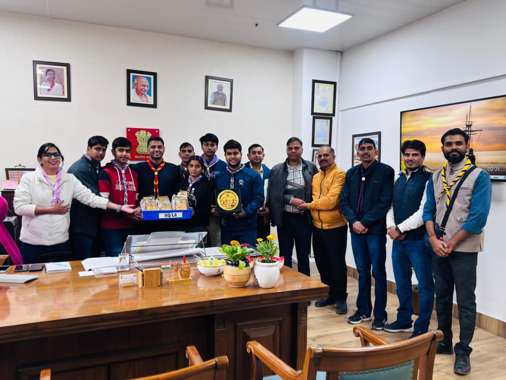 bsgnwr's tweet photo. नववर्ष पर उतर पश्चिम रेलवे राज्य भारत स्काउट गाइड के संरक्षक महाप्रबंधक महोदय श्री अमिताभ सर का राज्य मुख्य आयुक्त श्री शशि किरण, राज्य के पदाधिकारियों एवं स्काउट-गाइड,यूनिट लीडर्स द्वारा स्काउट सेल मुख्यालय पर गार्ड ऑफ ऑनर एवं भव्य स्वागत किया गया।
@NWRailways @bsgnhq https://t.co/e0YLJX0Te9