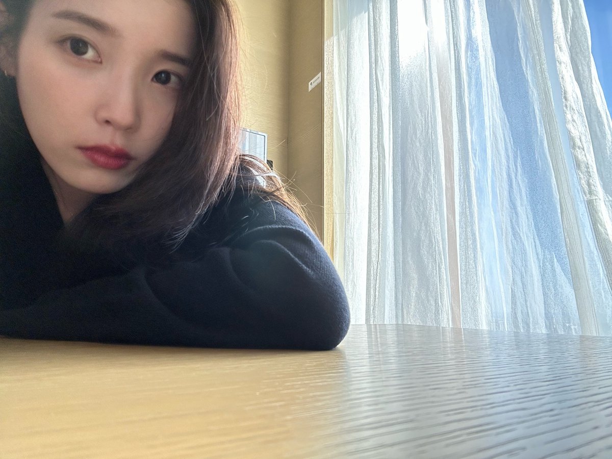 아이유가 인스타 장 수 제한때문에 못 올린 사진들 베리즈에 올려줌ㅠㅠㅠ