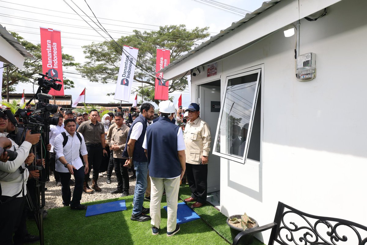 #LangkahKongkritPemerintahTanganiBencana

<a href="/prabowo/">Prabowo Subianto</a>
<a href="/YandriSusanto/">Yandri Susanto</a>
<a href="/ArizaPatria/">Ariza Patria</a>
<a href="/KerjaSeskabRI/">Letkol Teddy Indra Wijaya</a>