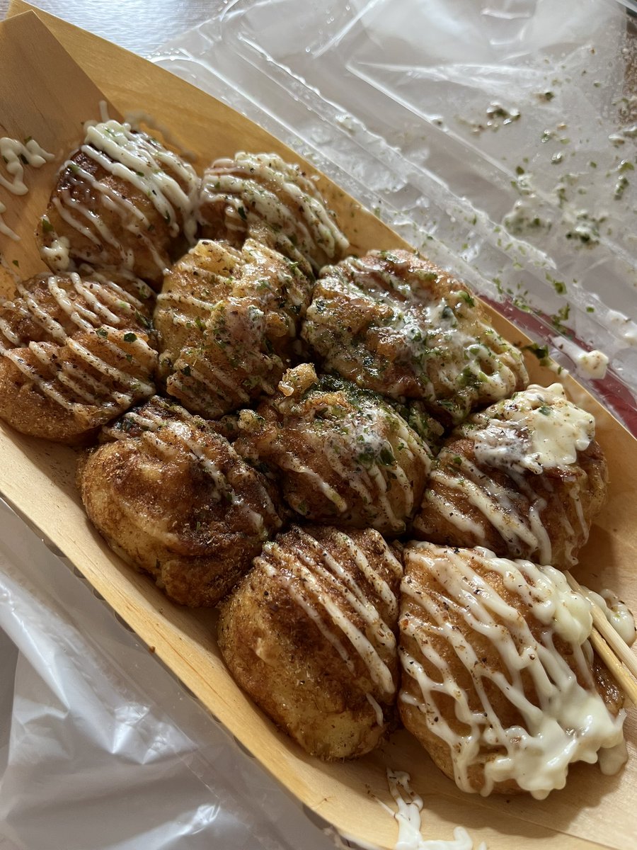 BebeSwallowtail's tweet image. 2026年元旦は
障子に朝陽がほんのりうつりこみ、
鳥たちも均一に並んでほっこりと。
母と恒例の「あほや」の
たこ焼きを食べて、

こんな感じでスタートです。☺️
自力なる気合いは満タン。

今年も始まるのですねぇ。