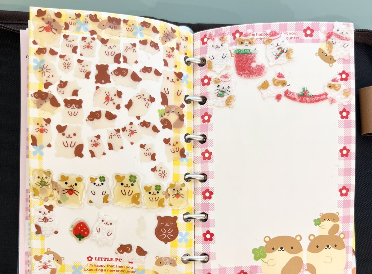 実家で発掘した30年前くらいのシールとシール帳、今見ても良い…🐹🐼