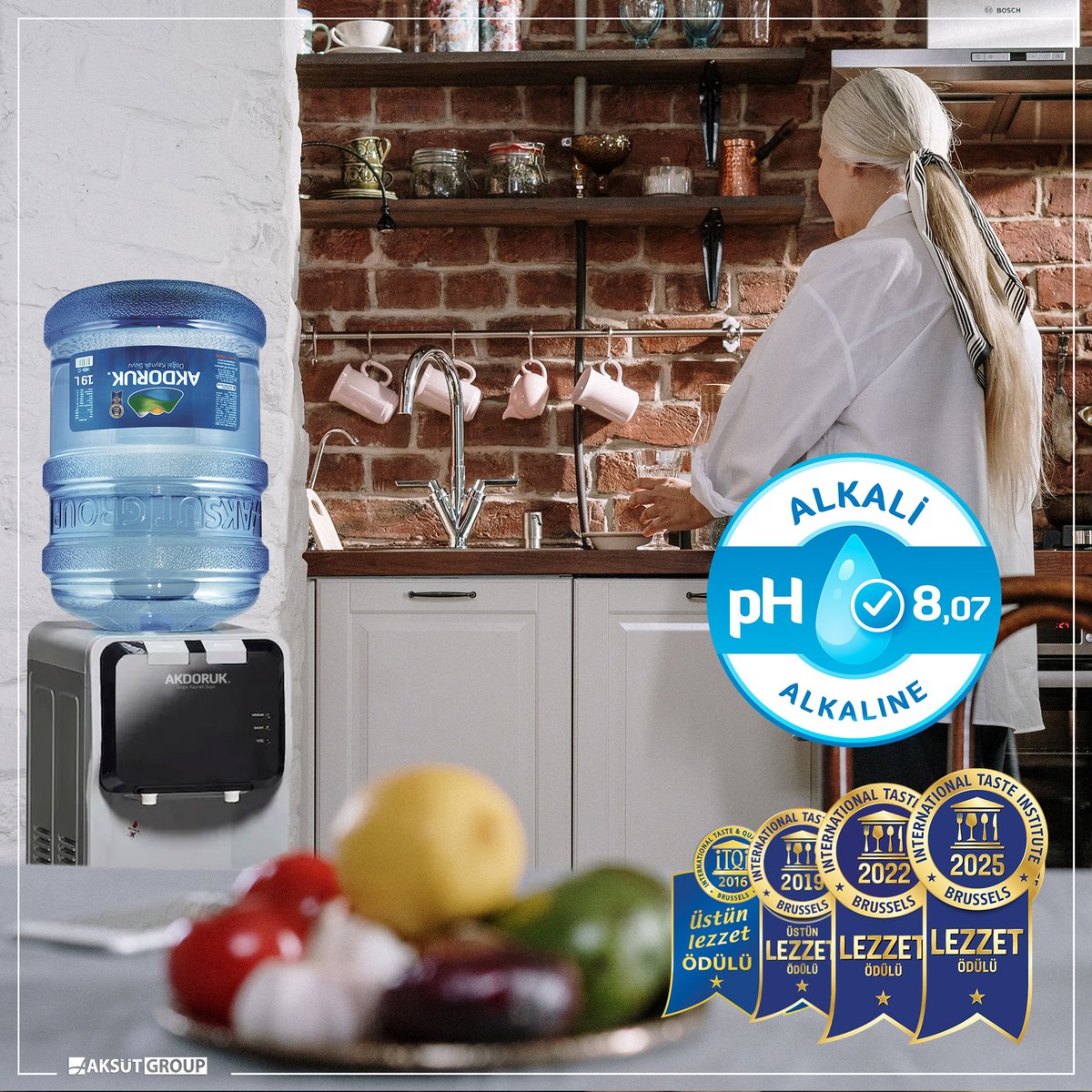 akdoruksu's tweet photo. Doğanın saflığı, yüksek pH gücüyle sizinle.
Akdoruk Doğal Kaynak Suyu, doğal pH 8,07 değeriyle vücudun doğal dengesini destekleyen alkali bir içim deneyimi sunar. 
Yüksek pH 8,07. Alkali yapı. Ödüllü lezzet.
#akdoruk #doğalkaynaksuyu #aksütgroup #alkalisu #waterph https://t.co/FKxmGScoqD