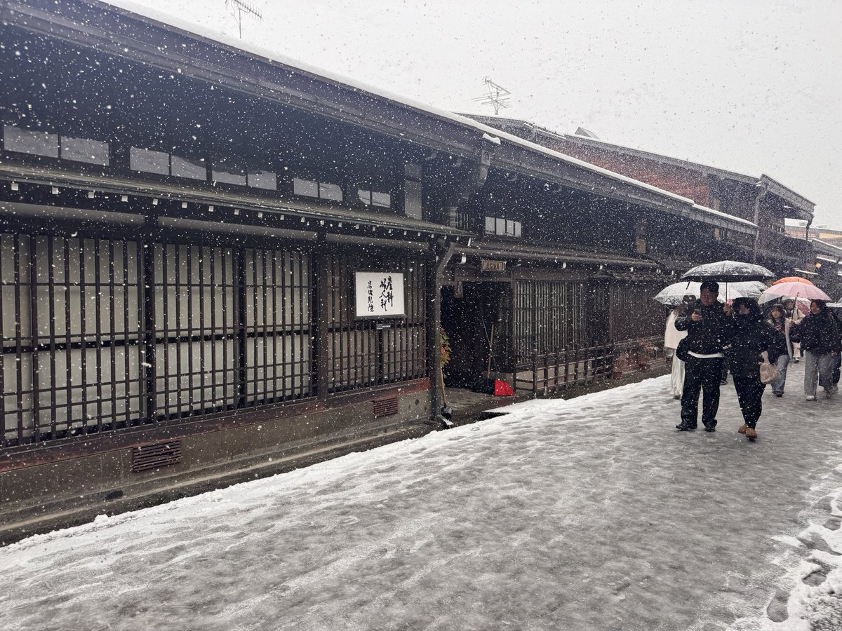 exlea's tweet photo. 気合いで復活したので恒例の高山食べ歩き！肉寿司最高 https://t.co/HJwKUuRwrS