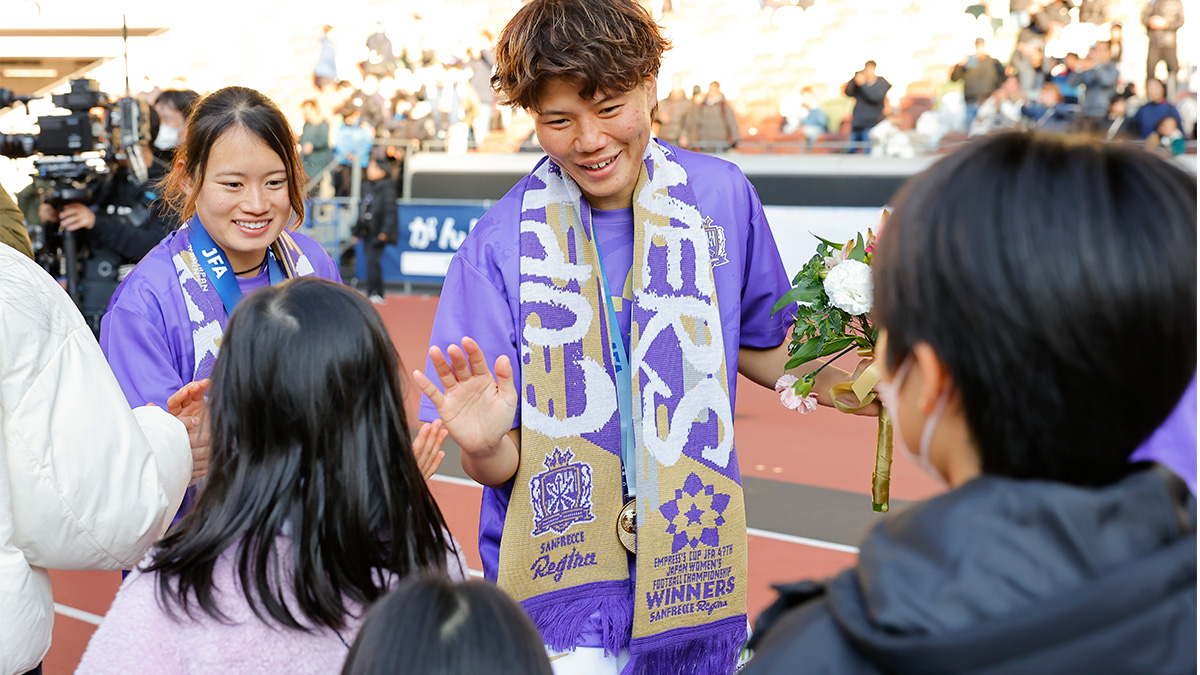 サンフレッチェ広島 優勝記念ニットマフラーセット サンフレッチェ広島 22ルヴァンカップ優勝記念ニットマフラー｜【公式
