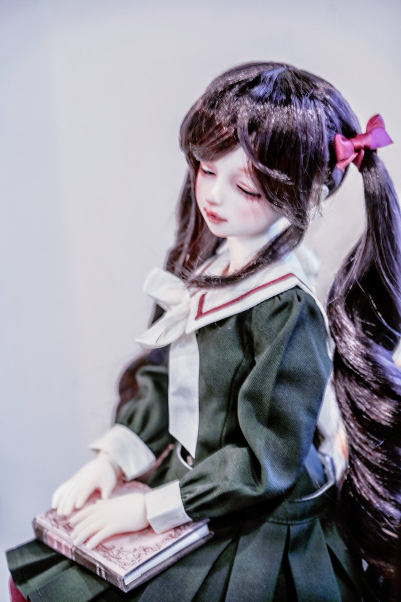 【探していますSD66ヘッドドール】
アンニュイメイク寄りだと嬉しいですがメイク種類問いません。新年早々廃盤スーパードルフィーヘッドに沼ってしまいました…😂基本中古でしか入手が難しい子だと思います、譲ってやっても良いよ~売りに出てたよ~等FF内外問わずDMにご連絡頂けたら泣いて喜びます🙏🏻🙇‍♀️