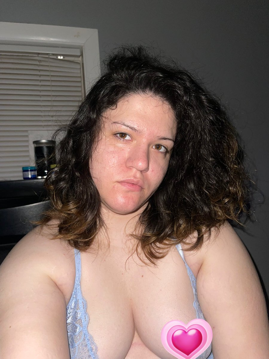goddesselisa0's tweet photo. It’s my birthday month 🙈 https://t.co/dUCssKecOC