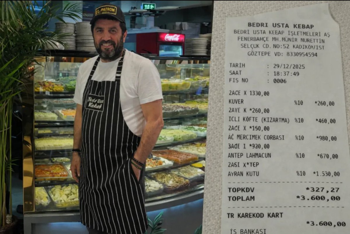 Yüksek fiyatlarıyla eleştirilen bir kebapçı olarak gündeme geliyorsun; eleştiriyi cevaplamak yerine kamerayı açıp müşterinle alay etmeyi tercih ediyorsun.
“Kimseyi umursamıyorum” diyorsun; evet, doğru… Zaten sorun da bu.

Video boyunca yaptığın şey fikir savunmak değil,