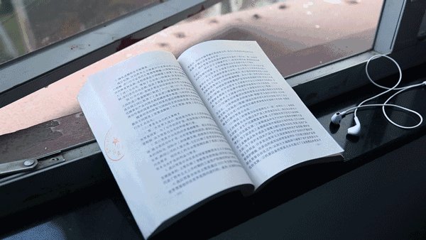 Pfa_vpn's tweet photo. 戴上耳机按下播放键，鼓点撞进心跳，旋律裹住呼吸——此刻世界只剩你与音乐的共振 https://t.co/d91Z1PHtJc