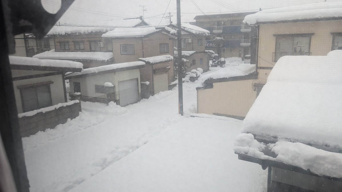 Yu_ichi_Sato's tweet photo. 雪国の実家で正月から１時間半除雪しました。明けましておめでとうございます。 https://t.co/wFSWt41FIe