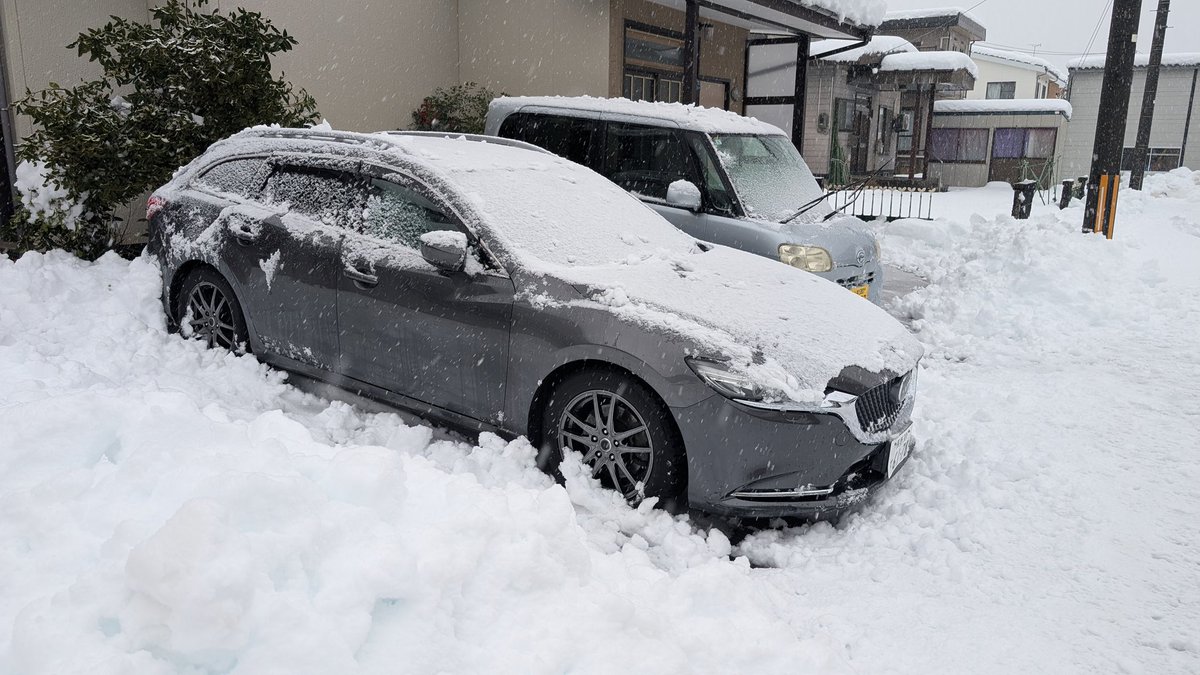 Yu_ichi_Sato's tweet photo. 雪国の実家で正月から１時間半除雪しました。明けましておめでとうございます。 https://t.co/wFSWt41FIe