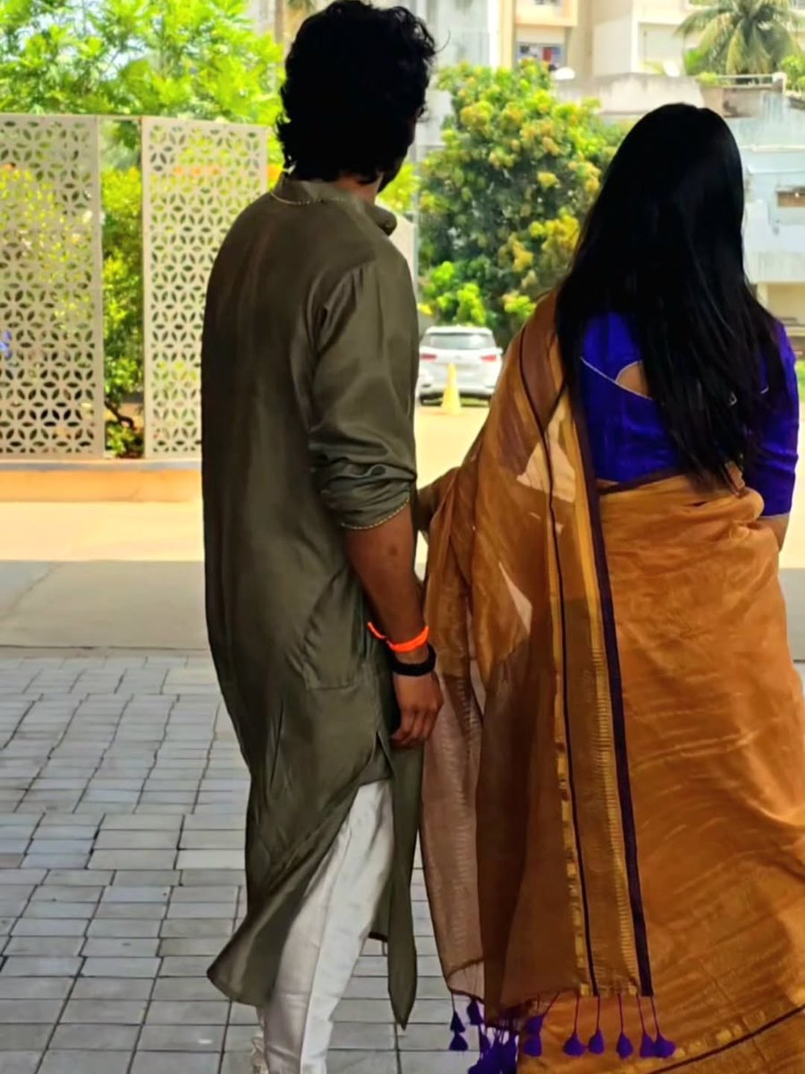 DeccanChronicle's tweet photo. #biggbosstelugu  contestant #ShanmukhJaswanth goes public about his love life by sharing pictures of his girlfriend.
#BiggBossTelugu
#ShanmukhJaswanth
#Shannu https://t.co/16NIggsgyu