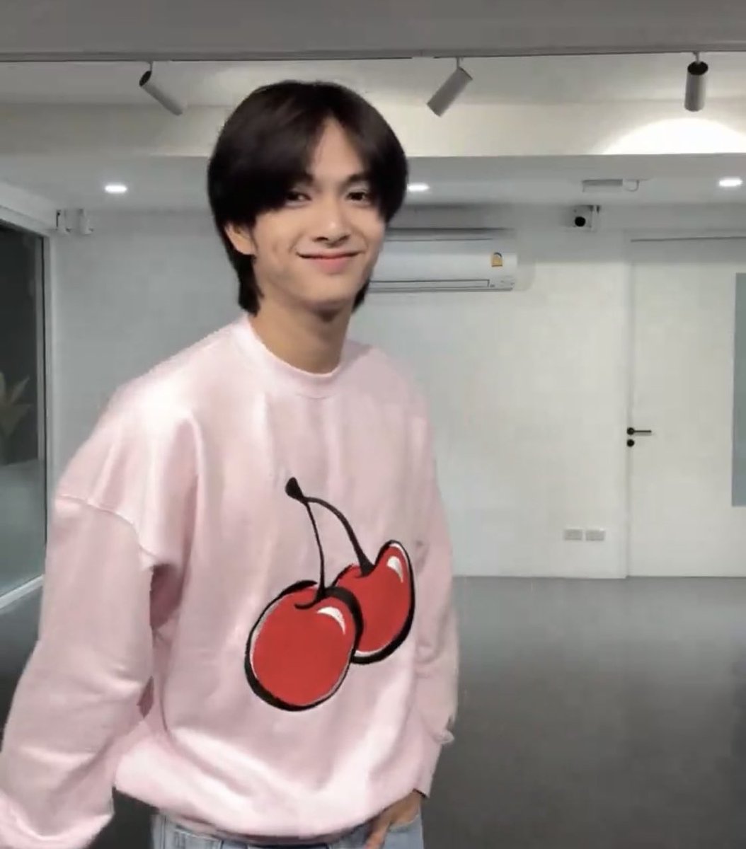 vanillasora's tweet image. และนี่คือเด็กผู้ชายที่ใช้ตู้เสื้อผ้าเดียวกับมามี้ ☺️