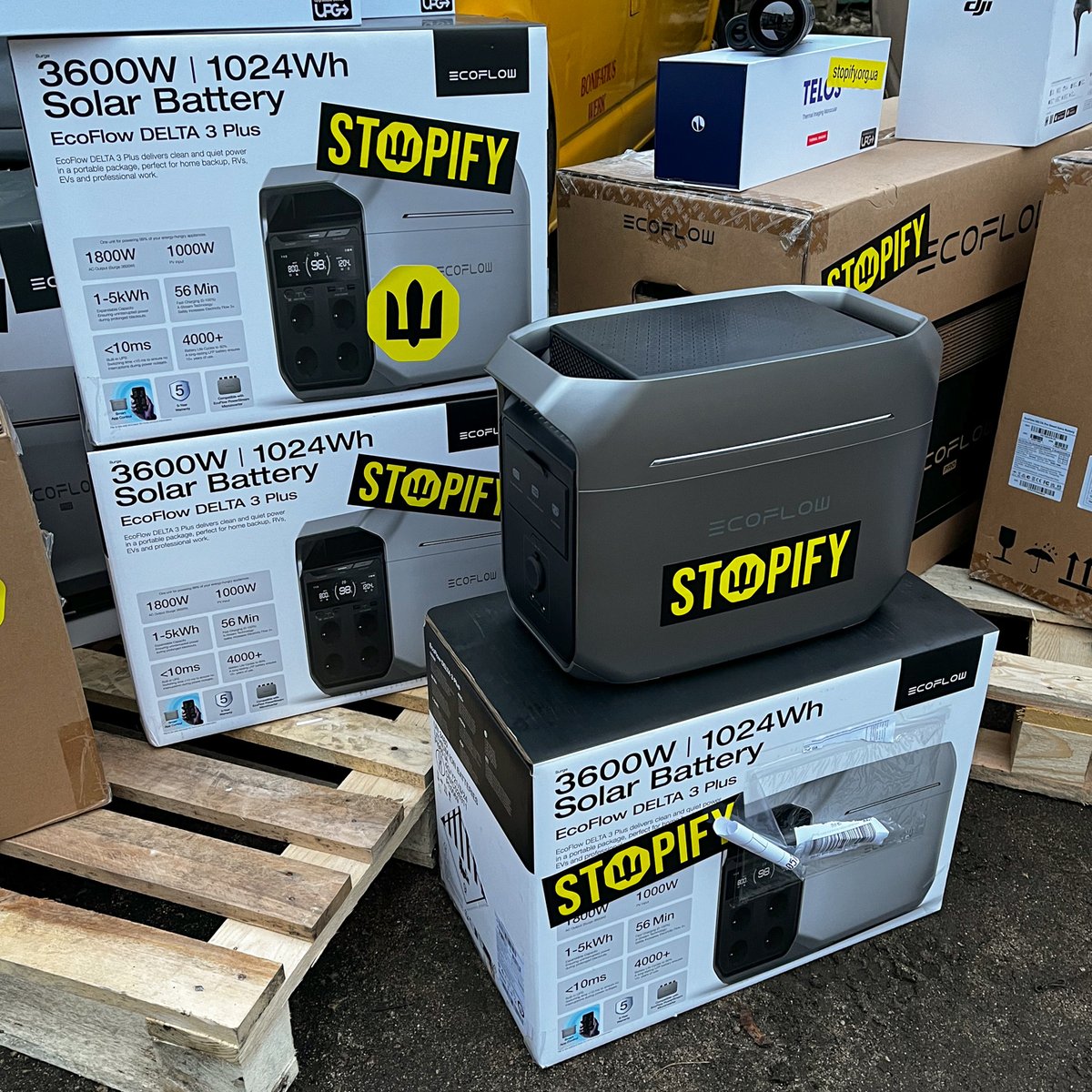 stopify_org_ua's tweet image. New year, new shipment! It includes three minibuses, a trailer, five drones, charging stations, nine 7 kW generators, a 6 kW diesel-powered generator, five inverter generators, three thermal cameras, two rtablets, three laptops, and three 3D printers for drone parts.⬇️