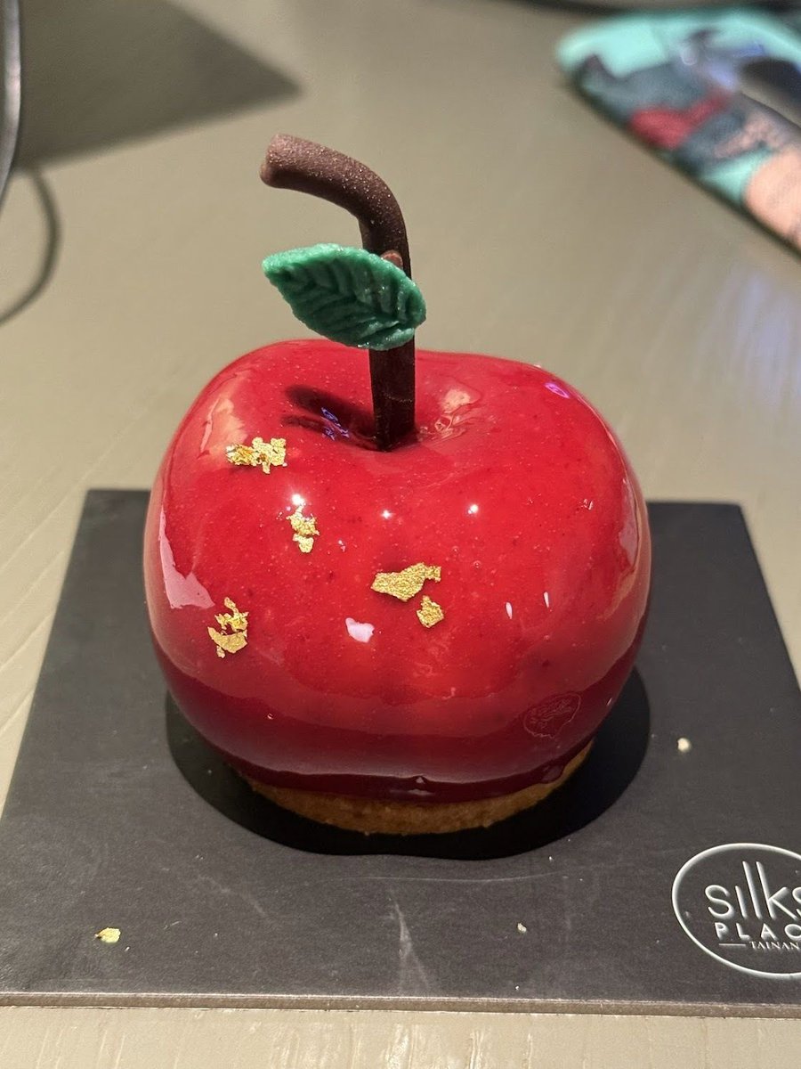 Loved this cake from Silk Palace Tainan. A true indulgent of flavors while appealing to the eyes.