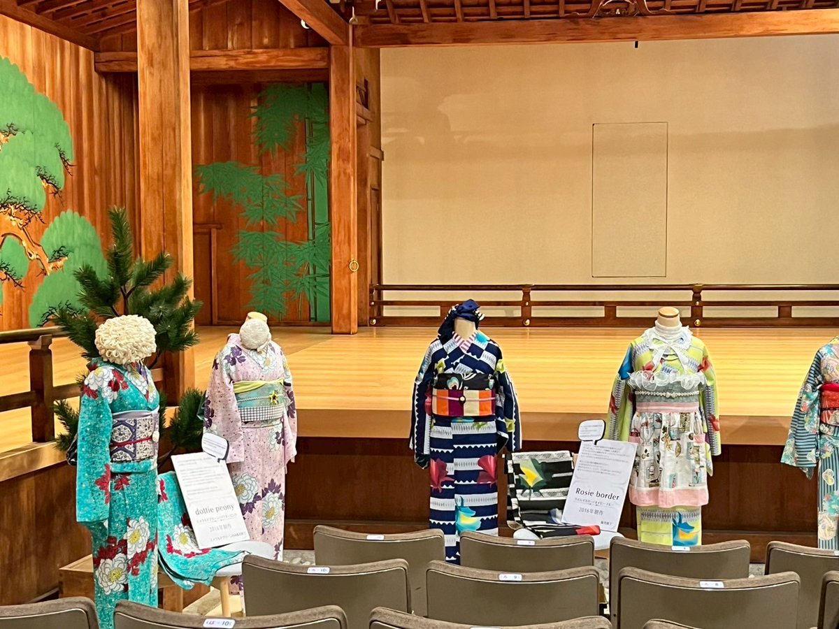 新年らしい写真ないので、tentoさんのパーティーの時のお写真✨✨
素敵な振り袖拝見して、さんかくさんとtentoさんとお写真、能楽堂見学、パーティー！クイズ！
めっちゃ楽しかった昨年のおもひで☺️✨