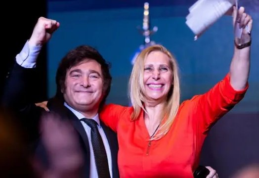 "LA CASTA TIENE MIEDO"

Porque Javier Milei firmó por decreto un aumento de sueldo del 100% para su propia hermana y todos sus ministros utilizando el dinero ahorrado con la derogación del presupuesto para Educación y Ciencia