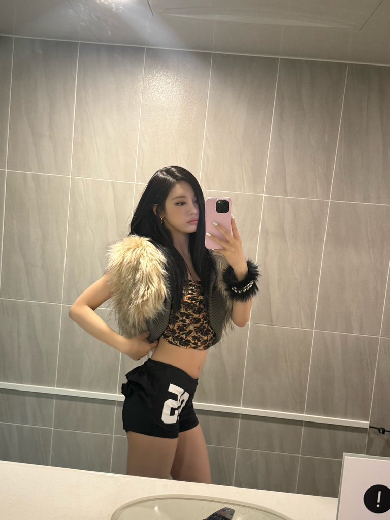 ningning pics tweet media