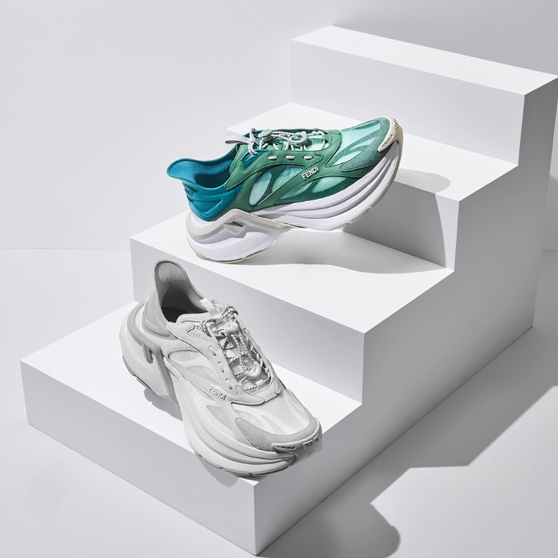 フェンディ あけましておめでとうございます！ 人気のフェンディ スニーカーに