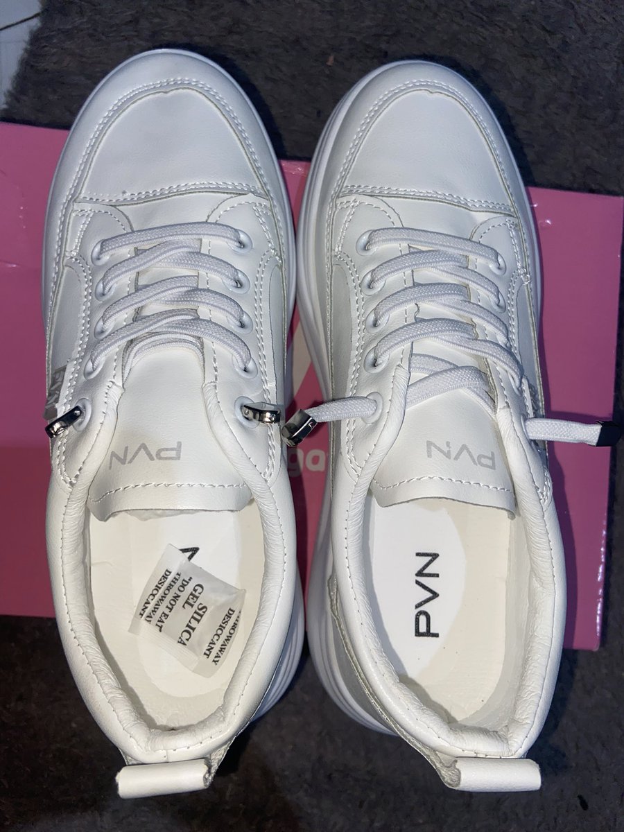 yyourana's tweet image. wts sepatu putih
belum di pake sama sekali untuk ke 2 barang
bener’ baru sampe
salah ukuran😭😭😣😣
yg kiri 39 insole 25cm 
kanan 38 insole 23,5cm
dom depok
kiri 80.000
kanan 95.000
detail bisa langsung ke wa ya wa.me/6285811279904
#wts #sepatu #sneakers