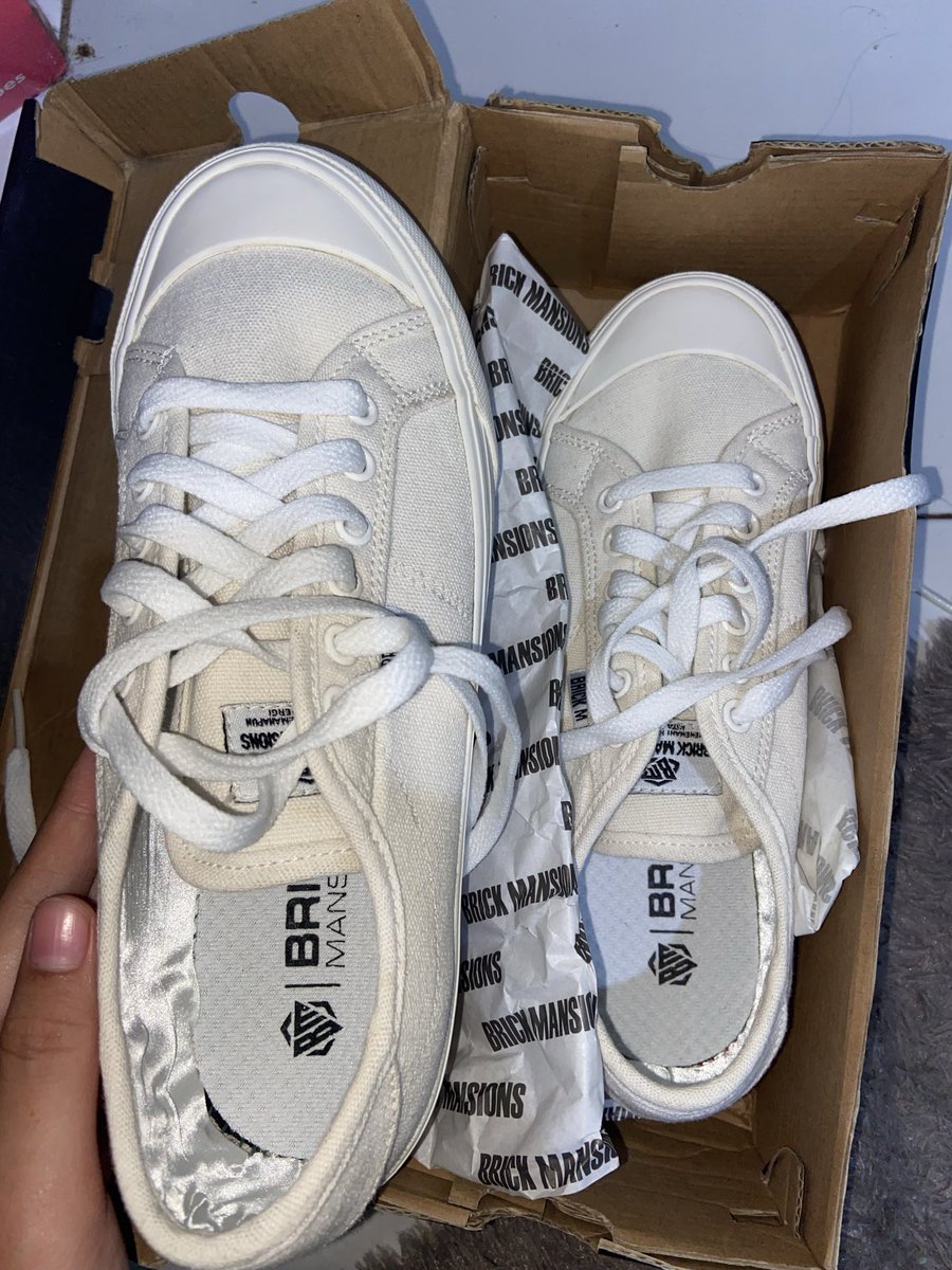 yyourana's tweet image. wts sepatu putih
belum di pake sama sekali untuk ke 2 barang
bener’ baru sampe
salah ukuran😭😭😣😣
yg kiri 39 insole 25cm 
kanan 38 insole 23,5cm
dom depok
kiri 80.000
kanan 95.000
detail bisa langsung ke wa ya wa.me/6285811279904
#wts #sepatu #sneakers