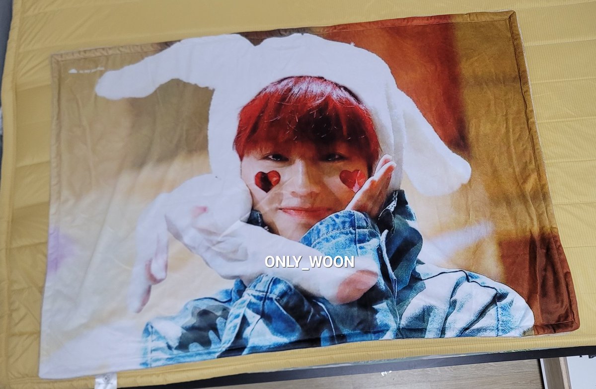 [RT 랜덤 추첨 이벤트]
굿즈정리중인데
나눔합니다~

♥︎담요(가로 114.5 + 세로 75cm)♥︎

추첨 : 내일 1월3일 정오12시
#하성운 #나눔