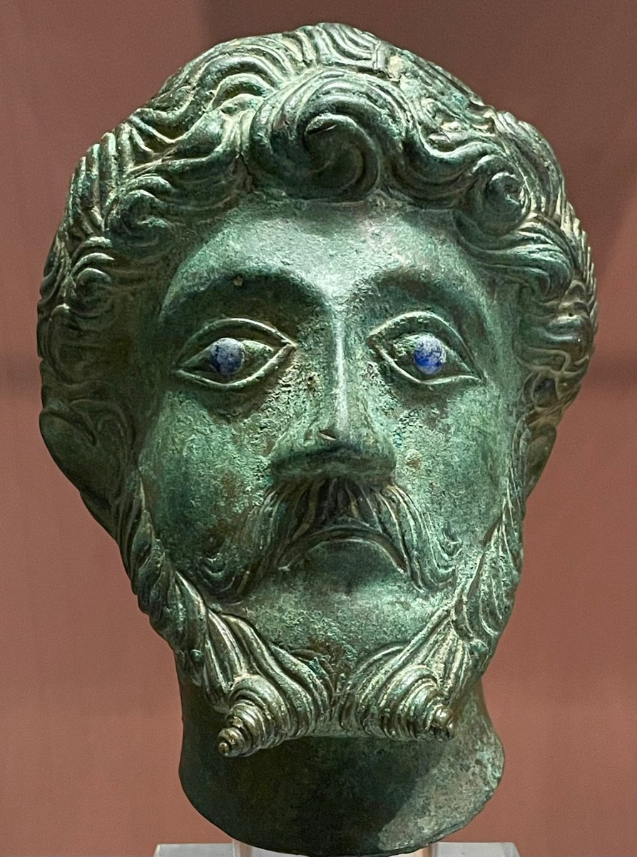 KPW1453's tweet image. A bronze head of Marcus Aurelius which was found in 1976 when ploughing at Steane, near Brackley in Northamptonshire. The head is now part of the collections at the Ashmolean in Oxford. 📸 My own. #FindsFriday #RomanBritain #Ashmolean