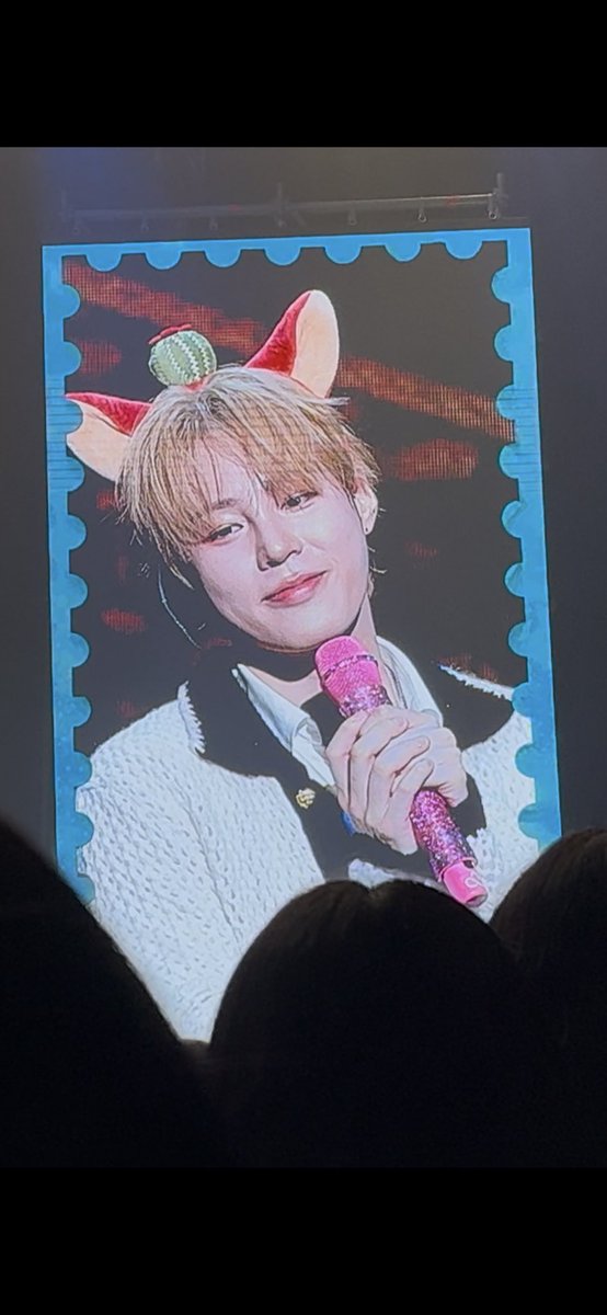 마이크 쥘 때 두 손 꼬옥 모으는게 너므 귀여운거임 하성운 이 말랑아ㅜ