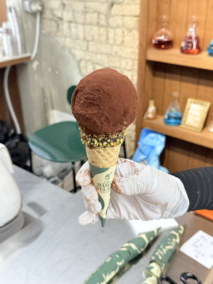 thingsiseeoften's tweet photo. 📍마망젤라또 성수점

화제의 이즈나 방지민양이 먹은 두바이쫀득젤라또 🧆🍦...
맛이 진짜 너무 섹시함 두바이는 12시 2시 4시에만 나오는데 좀 늦어도 먹을수잇엇음 !!!! 4시에 주문하면 5분정도 걸려서 받앗고 앉아서 먹을수잇는곳이 잇어서 넘 조앗떠 ㅎㅎ 단점: 먹으면입술추노됨 https://t.co/SlEtFCdtNM