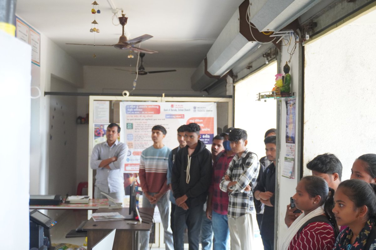 opd1021's tweet photo. Date: 02-01-2026 On Friday, COPA students from Industrial Training Institute Dolvan (ITI Dolvan) visited the center. During the visit, they were informed about the ongoing activities at the Online Point Dolvan CSC Center and provided them with guidance related to their subject. https://t.co/Kv8kI1AHca