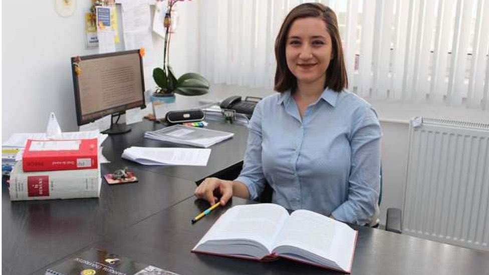 tkdfederasyon's tweet photo. 2 Ocak 2019’da, görevinin başında yaşamı elinden alınan Çankaya Üniversitesi Hukuk Fakültesi Araştırma Görevlisi Ceren Damar Şenel’i, aradan geçen 7. yılında saygıyla anıyoruz. Unutmadık. https://t.co/r5IGPItOEP