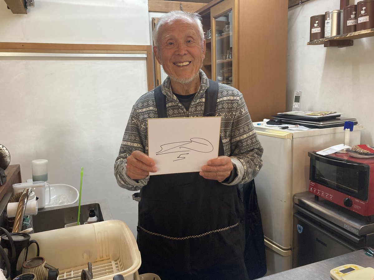 XuaKCSrm6mV4MmE's tweet photo. 昨年、若い事務局メンバーが産みの親の山中サンとこに行った際

「ブラックバードも来年で30年か...」

っとボソッと静かな圧？（笑）を拝受したそうです（笑）
私はそう来ましたかと受け取りました🤣🤣

❗️🏍️ 今 年 は ブ ラ バ 3 0 周 年 🏍️ ❗️

#CBR1100XX #SC35 #ブラバ
#スーパーブラックバード https://t.co/CZMKlxnHvc