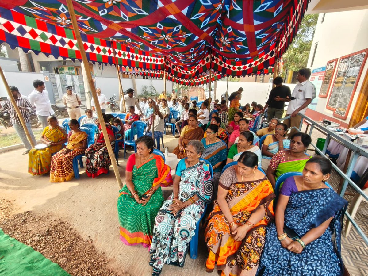 DharmarajuPdr's tweet photo. నిడమర్రు మండలం బావయిపాలెం గ్రామంలో శుక్రవారం ఉంగుటూరు నియోజకవర్గం శాసనసభ్యులు శ్రీ పత్సమట్ల ధర్మరాజు గారి ఆధ్వర్యంలో " ప్రజా ధర్బార్- జనవాణి" కార్యక్రమం నిర్వహించారు.

#mlaunguturu #JanaSenaParty 
#TeamPDR #janavani #prajadhurbar
@JanaSenaParty @PawanKalyan https://t.co/XJldk8UB5R