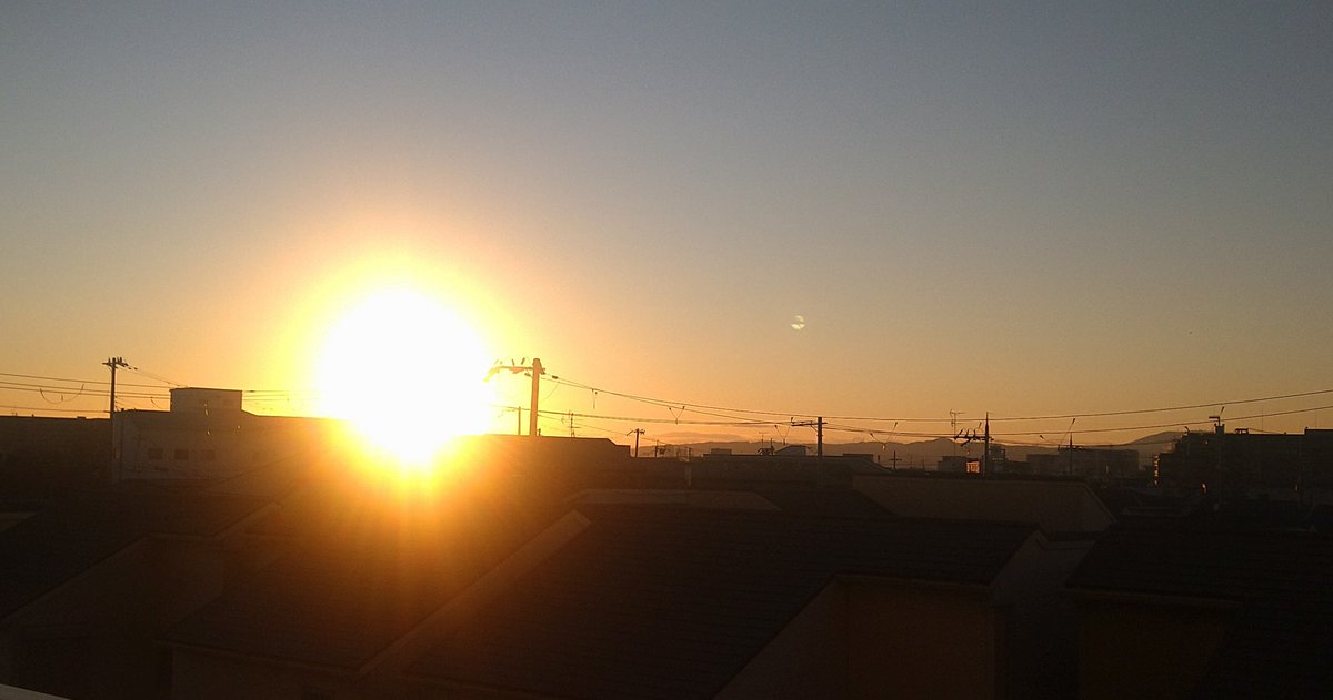 元日の朝日（昨日だけどw）
2026年の目標は
よく食べ
よく寝て
ほどよく体を動かす

できるかなぁーー笑